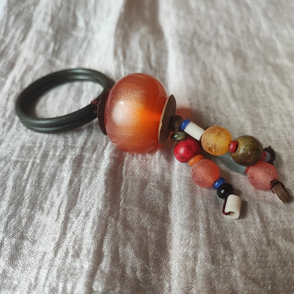 Set of 4 Four Beaded Beads Napkin Holders Rings Carved Resin Lucite Vintage EUC
